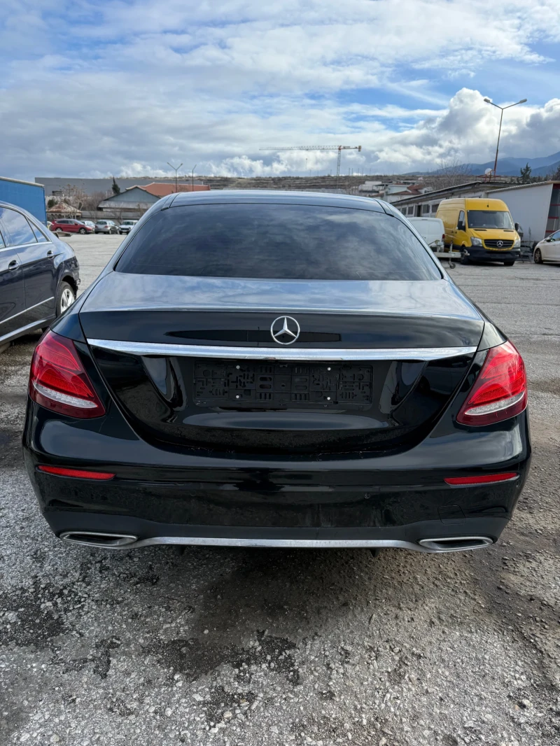 Mercedes-Benz E 220 * AMG Пакет* , снимка 3 - Автомобили и джипове - 53328807