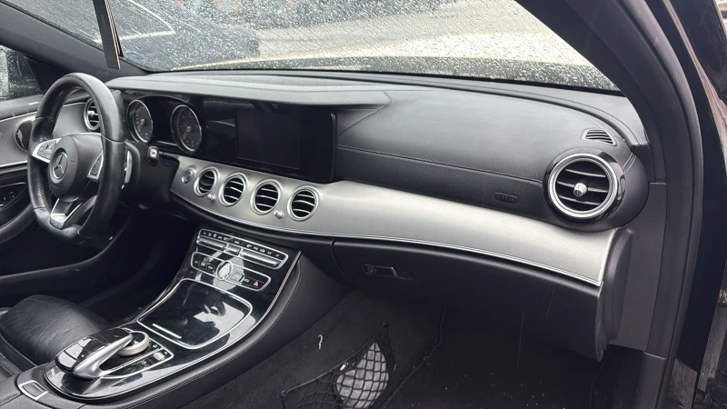 Mercedes-Benz E 220 * AMG Пакет* , снимка 4 - Автомобили и джипове - 53328807