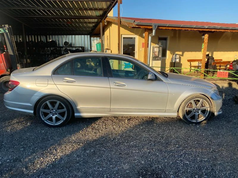 Mercedes-Benz C 320 На части, снимка 2 - Автомобили и джипове - 28008247