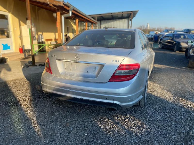 Mercedes-Benz C 320 На части, снимка 3 - Автомобили и джипове - 28008247