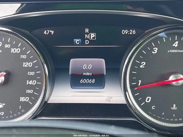 Mercedes-Benz E 300 Подгрев* Keyless* Клип на мотора* Фиксирана цена, снимка 14 - Автомобили и джипове - 53223791