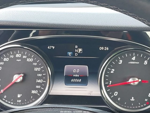 Mercedes-Benz E 300 Подгрев* Keyless* Клип на мотора* Фиксирана цена, снимка 10 - Автомобили и джипове - 53223791