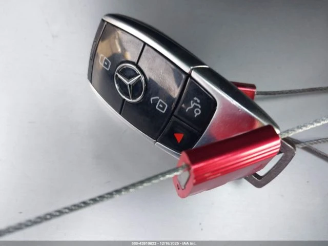 Mercedes-Benz E 300 Подгрев* Keyless* Клип на мотора* Фиксирана цена, снимка 13 - Автомобили и джипове - 53223791