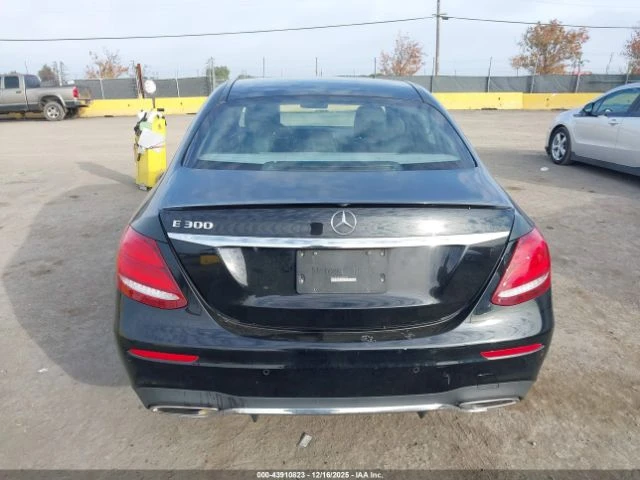 Mercedes-Benz E 300 Подгрев* Keyless* Клип на мотора* Фиксирана цена, снимка 5 - Автомобили и джипове - 53223791