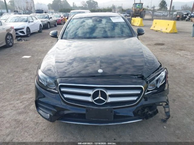 Mercedes-Benz E 300 Подгрев* Keyless* Клип на мотора* Фиксирана цена, снимка 2 - Автомобили и джипове - 53223791