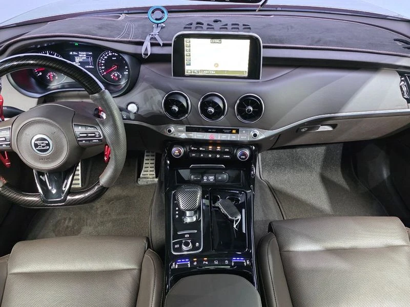 Kia Stinger 3.3 Turbo AWD| 370к.с.| ВКЛ.ТЕХНОТЕСТ, снимка 6 - Автомобили и джипове - 55614622