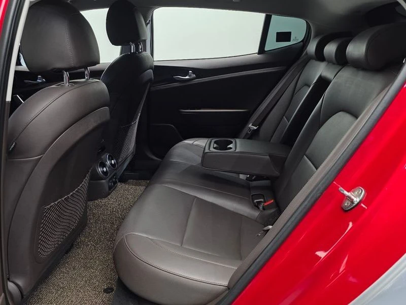 Kia Stinger 3.3 Turbo AWD| 370к.с.| ВКЛ.ТЕХНОТЕСТ, снимка 11 - Автомобили и джипове - 55614622