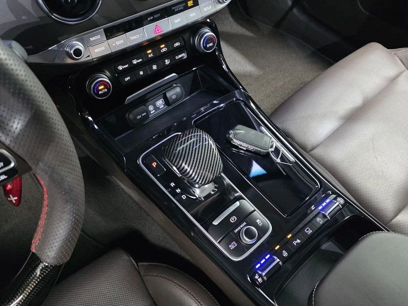 Kia Stinger 3.3 Turbo AWD| 370к.с.| ВКЛ.ТЕХНОТЕСТ, снимка 8 - Автомобили и джипове - 55614622