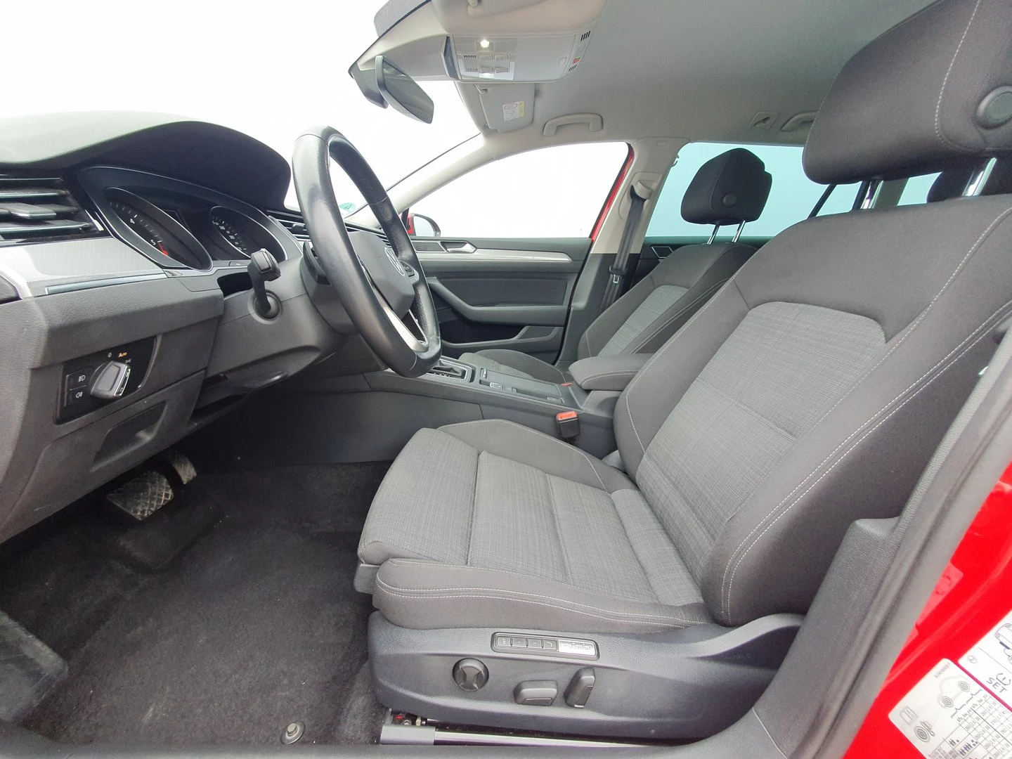 VW Passat Business 2.0 TDI SCR DSG - изображение 4