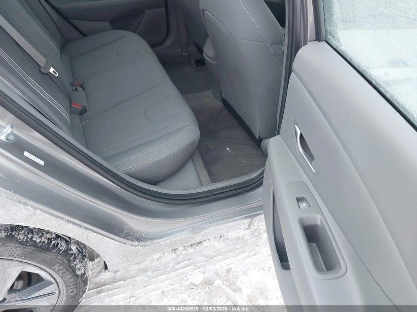 Hyundai Elantra 2l Sel, снимка 8 - Автомобили и джипове - 53885496