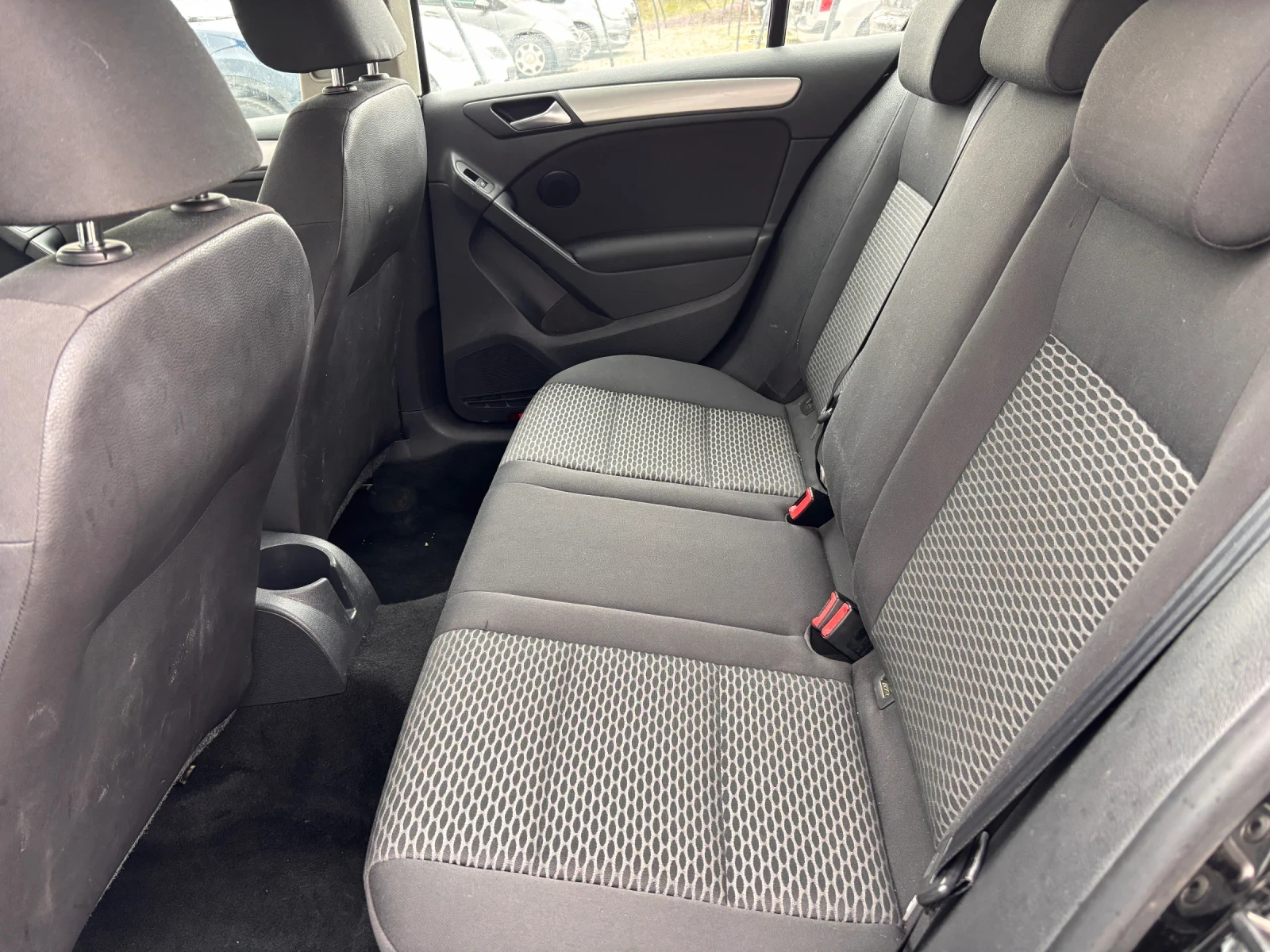 VW Golf VI 1.6 TDI 105k, снимка 9 - Автомобили и джипове - 53978774