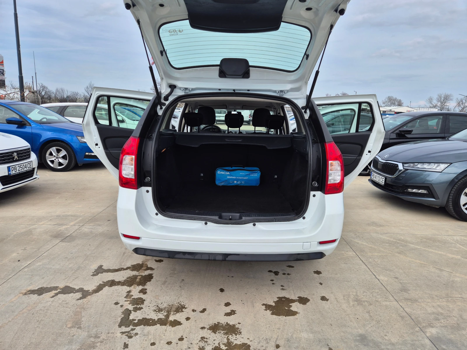 Dacia Logan 1.5 DCI, снимка 11 - Автомобили и джипове - 53985156