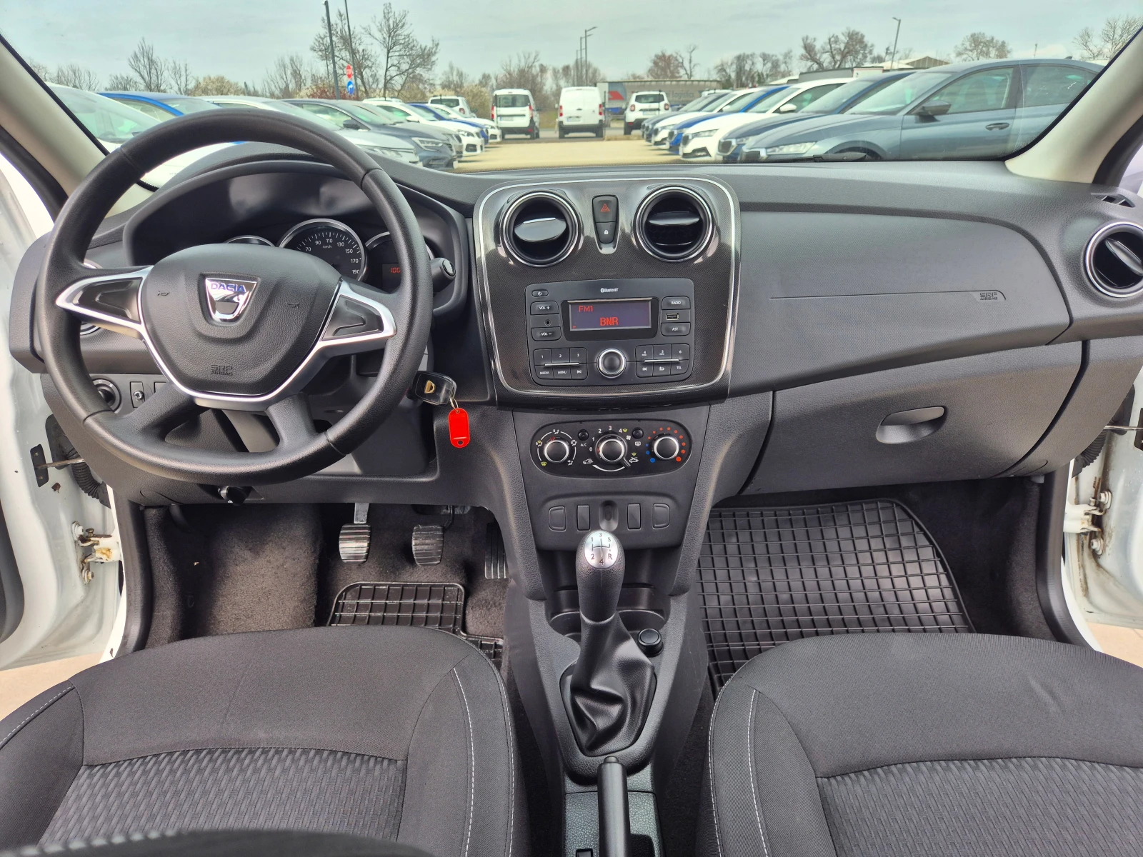 Dacia Logan 1.5 DCI, снимка 15 - Автомобили и джипове - 53985156