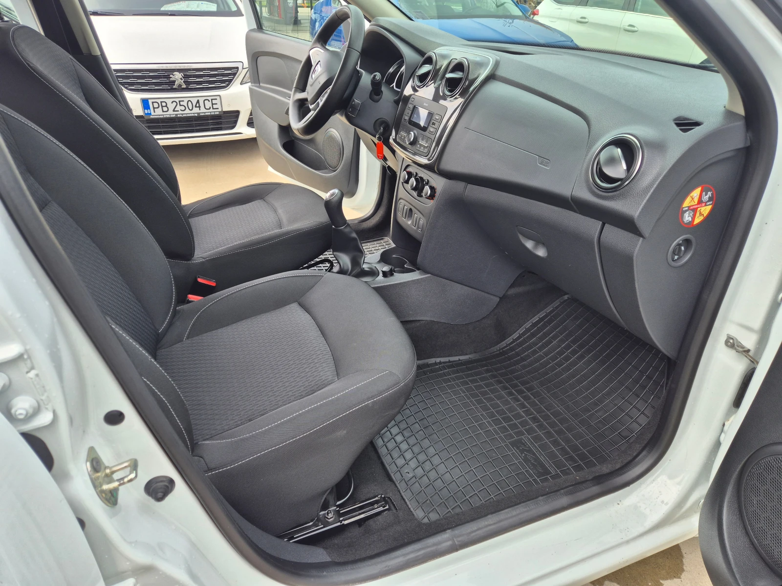 Dacia Logan 1.5 DCI, снимка 9 - Автомобили и джипове - 53985156