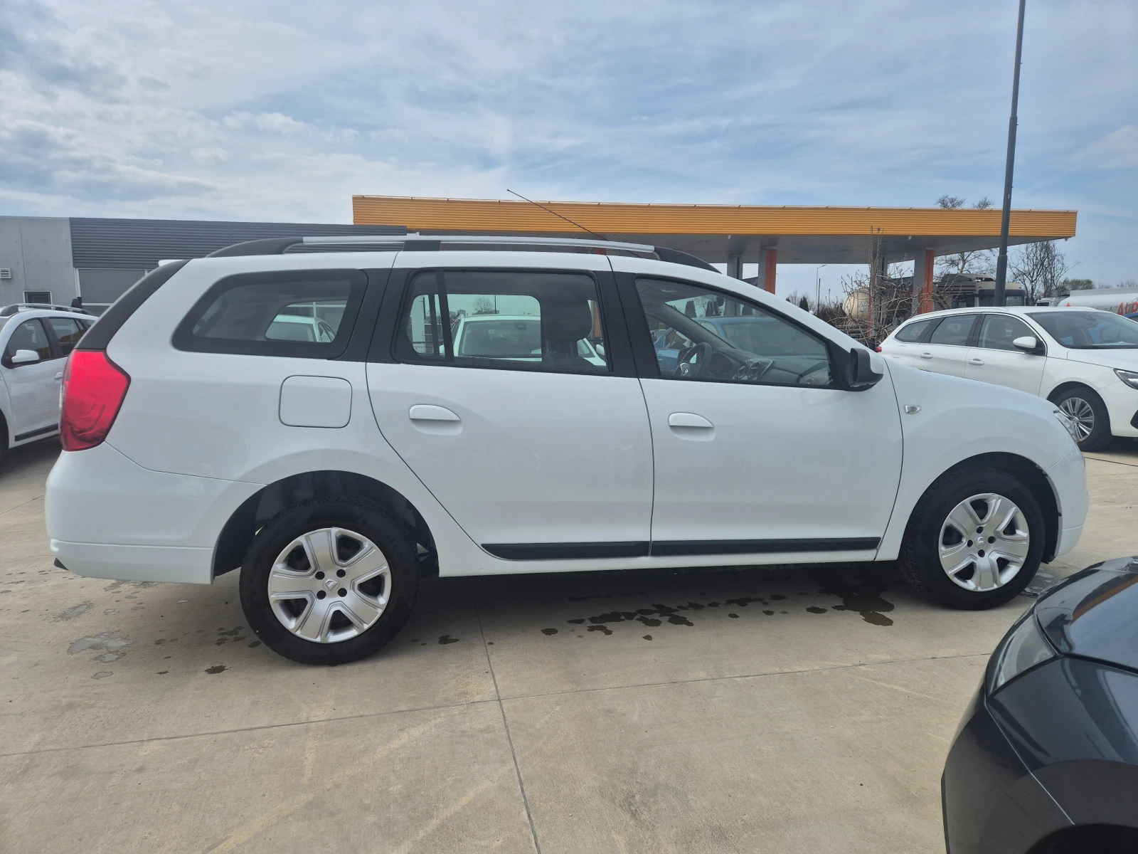 Dacia Logan 1.5 DCI, снимка 6 - Автомобили и джипове - 53985156