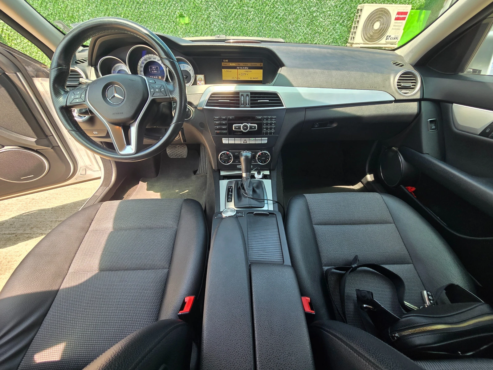Mercedes-Benz C 220 170к.с. Подгрев седалки * Перфектен , снимка 9 - Автомобили и джипове - 54640511