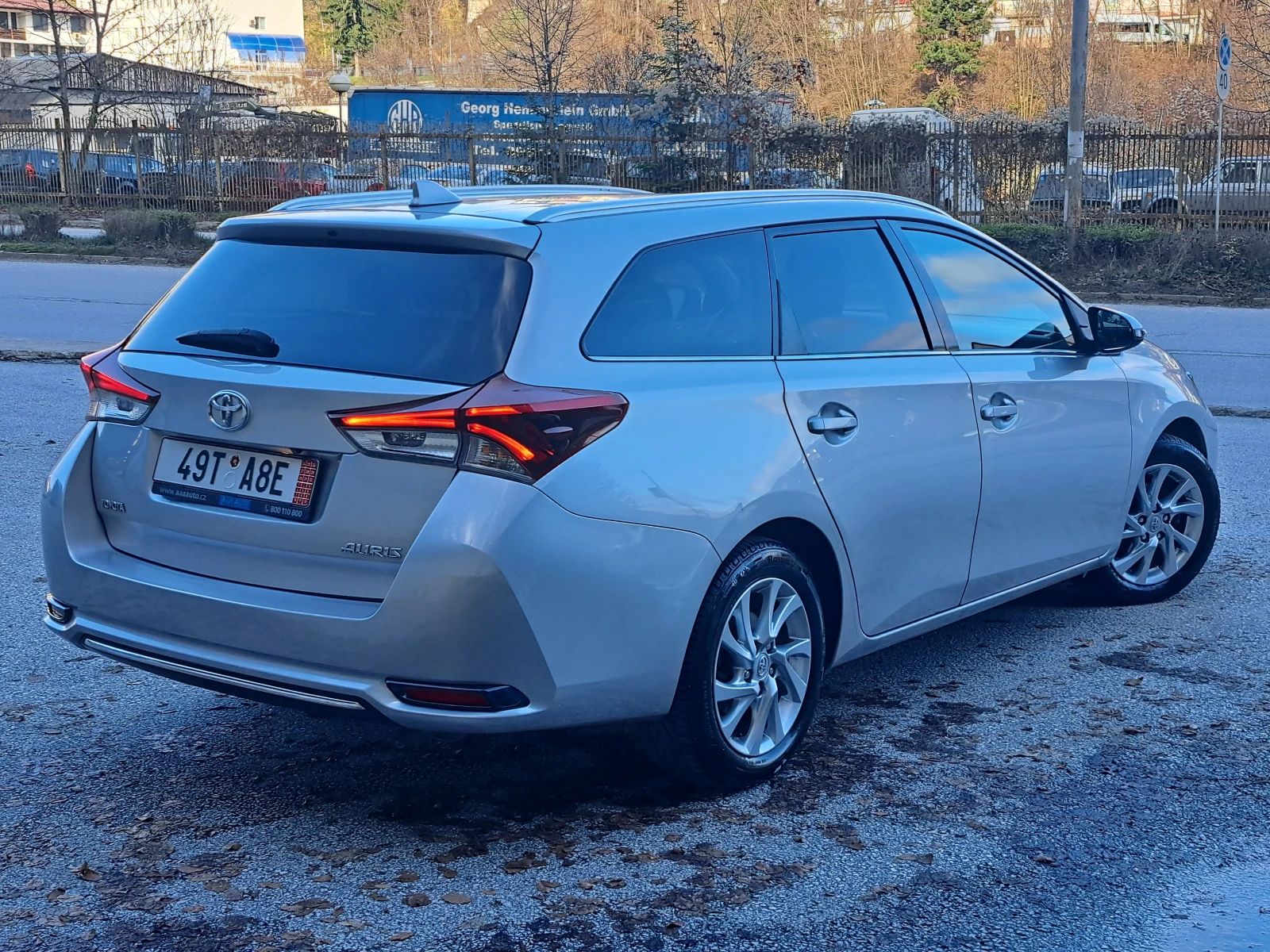 Toyota Auris 1.6D4D Facelift* КАТО НОВА, снимка 5 - Автомобили и джипове - 54995346