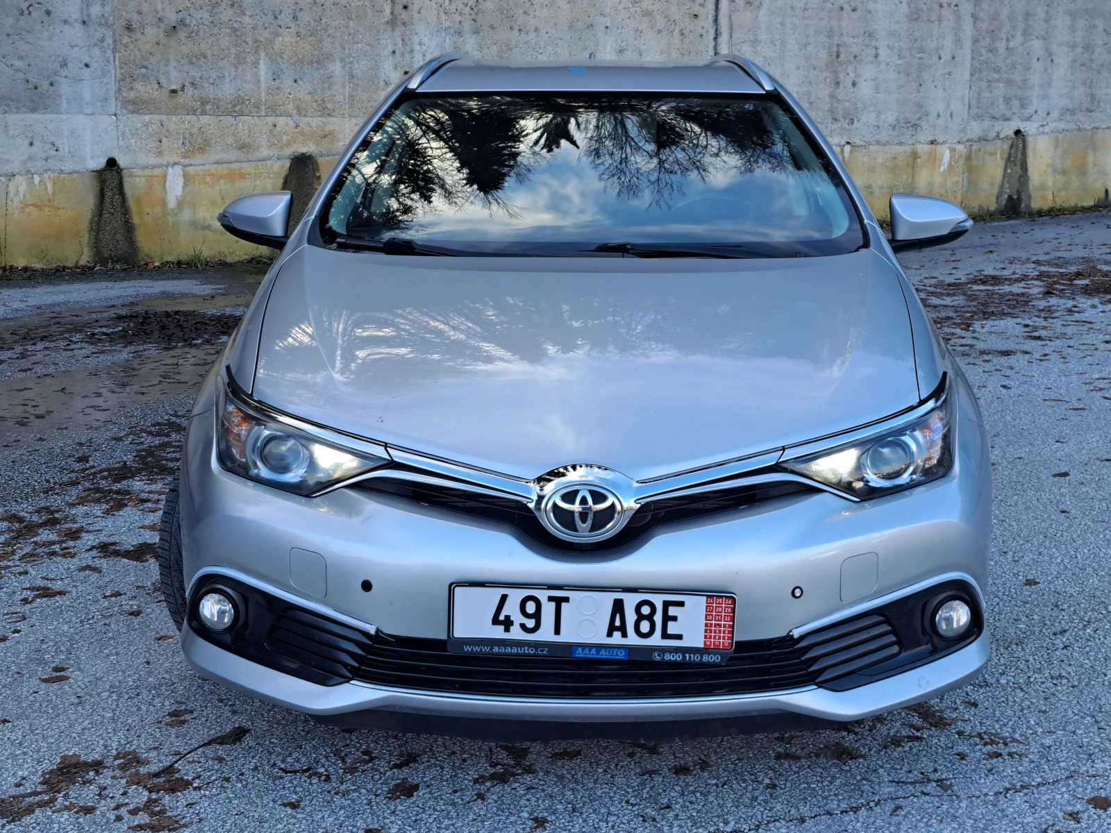 Toyota Auris 1.6D4D Facelift* КАТО НОВА, снимка 2 - Автомобили и джипове - 54995346
