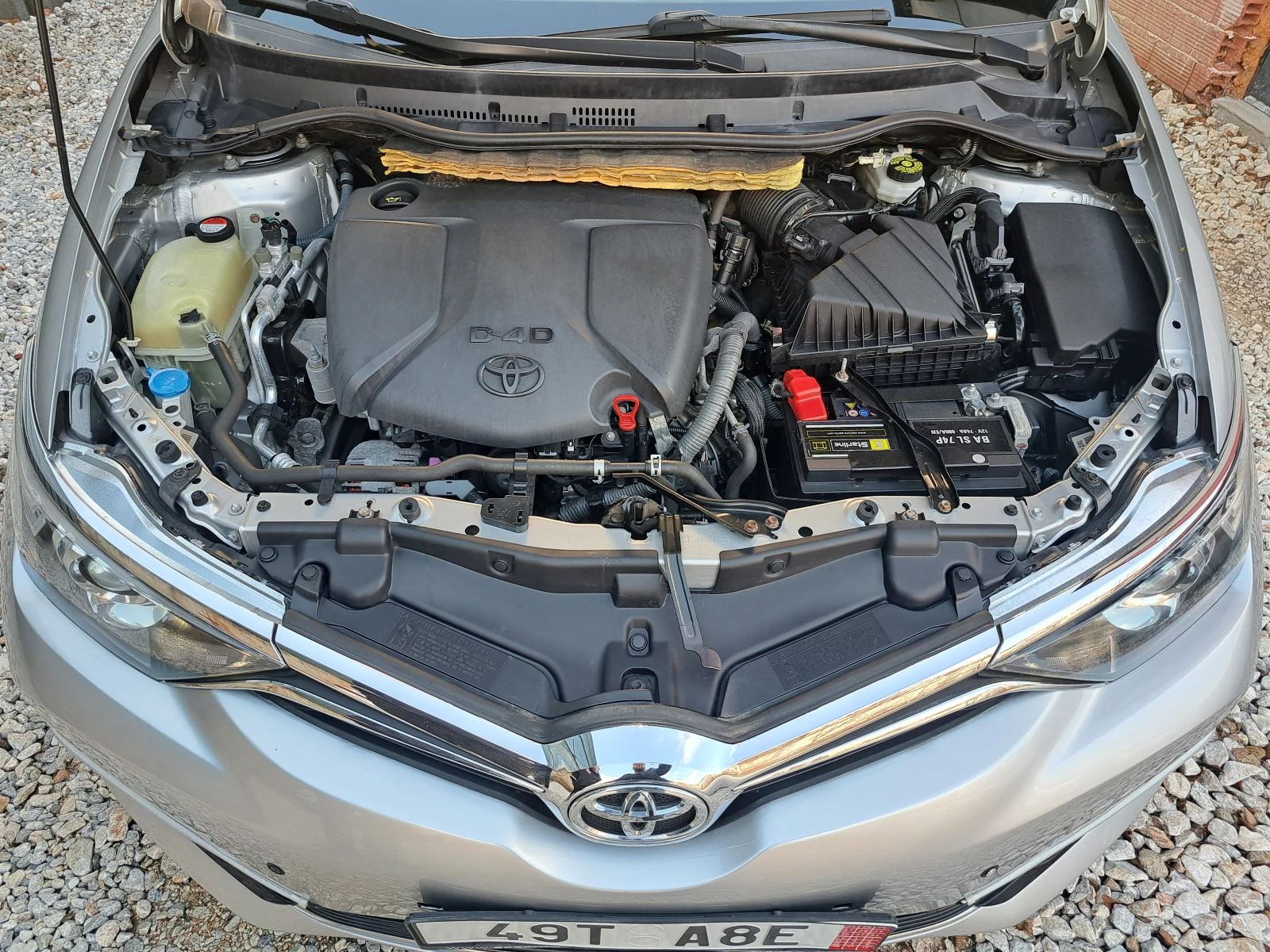 Toyota Auris 1.6D4D Facelift* КАТО НОВА, снимка 16 - Автомобили и джипове - 54995346