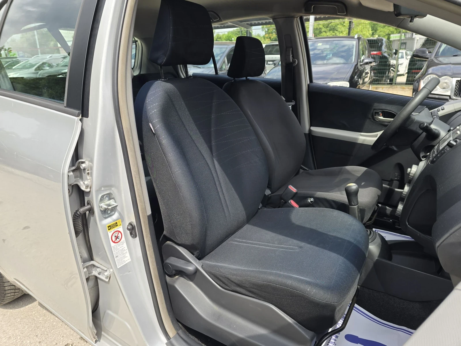 Toyota Yaris 1.3i 87к.с Климатик , снимка 12 - Автомобили и джипове - 55011865