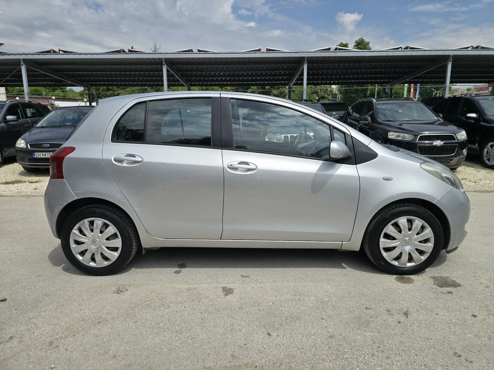 Toyota Yaris 1.3i 87к.с Климатик , снимка 8 - Автомобили и джипове - 55011865
