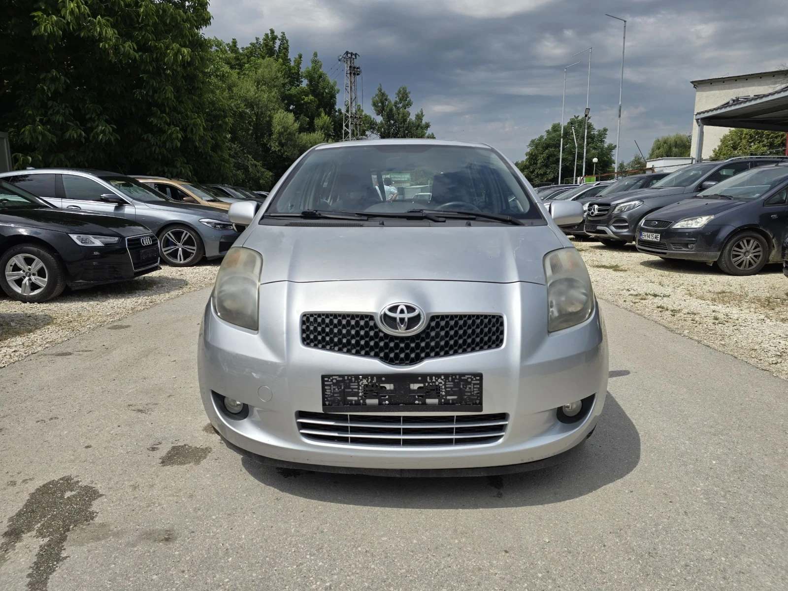 Toyota Yaris 1.3i 87к.с Климатик , снимка 5 - Автомобили и джипове - 55011865