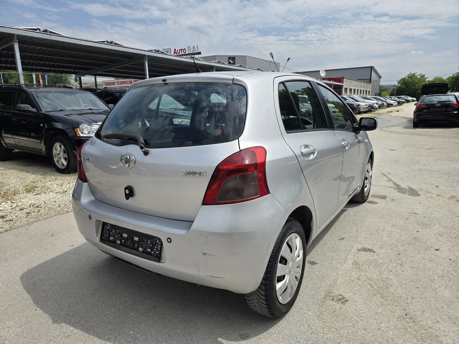Toyota Yaris 1.3i 87к.с Климатик , снимка 4 - Автомобили и джипове - 55011865