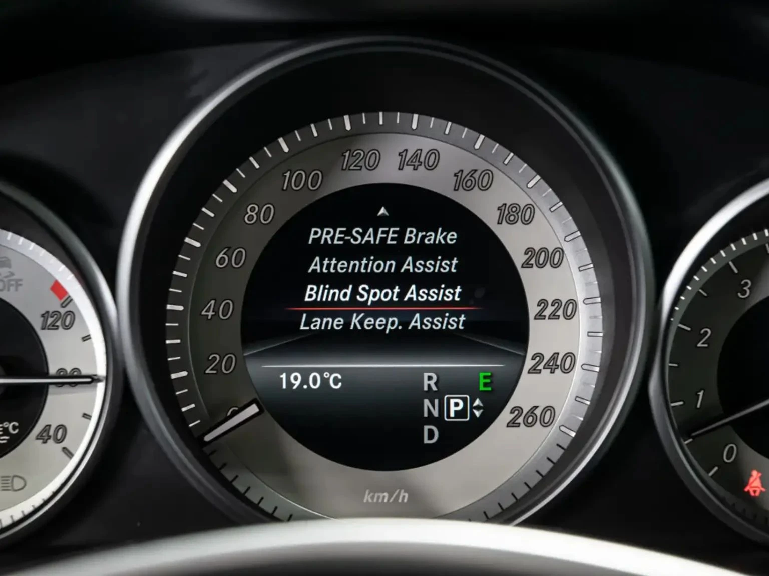 Mercedes-Benz E 400, снимка 8 - Автомобили и джипове - 56689621