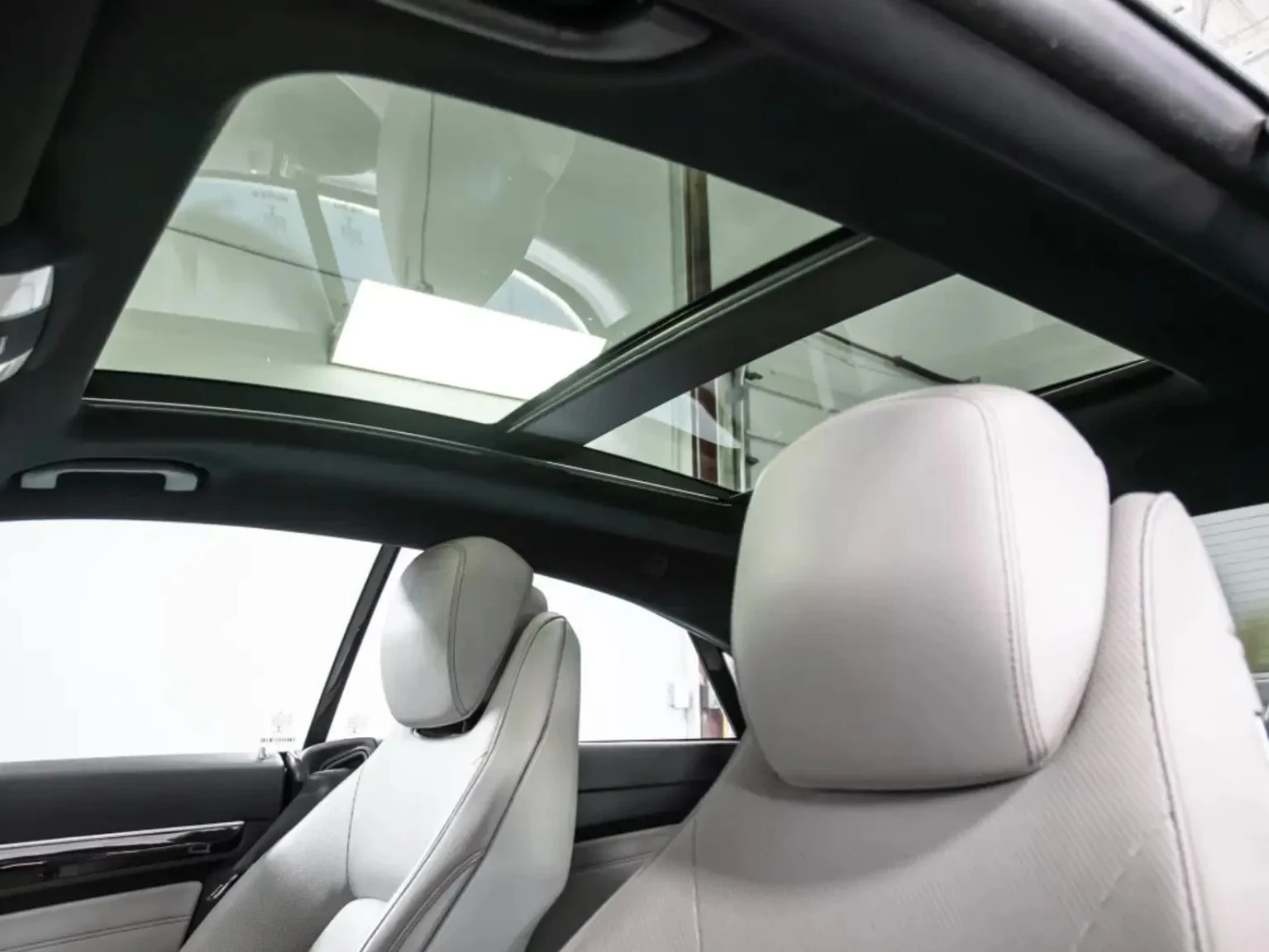 Mercedes-Benz E 400, снимка 16 - Автомобили и джипове - 56689621
