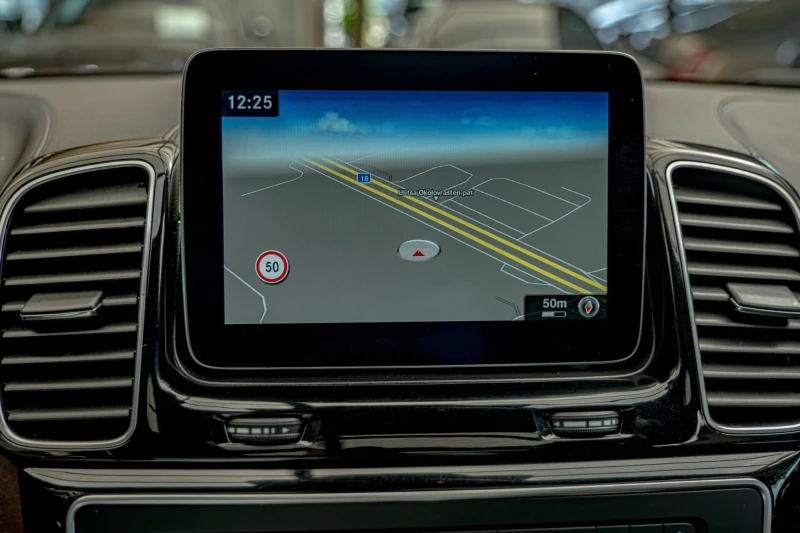 Mercedes-Benz GLS 500 AMG/4Matic/Harman Kardon/Panorama/RSE/Камера 360/О, снимка 14 - Автомобили и джипове - 52190378