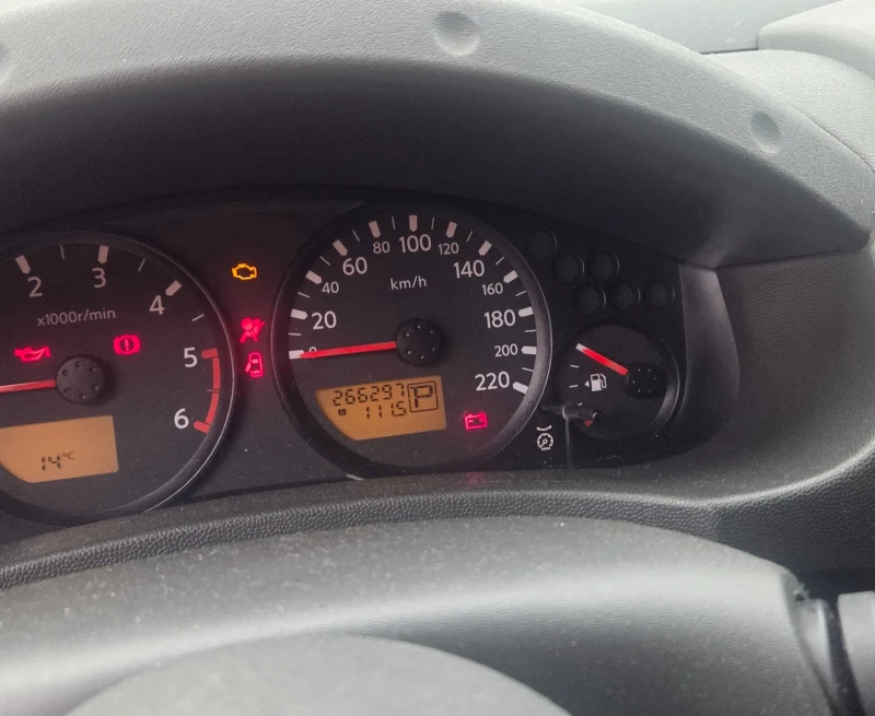 Nissan Navara, снимка 8 - Автомобили и джипове - 52941986