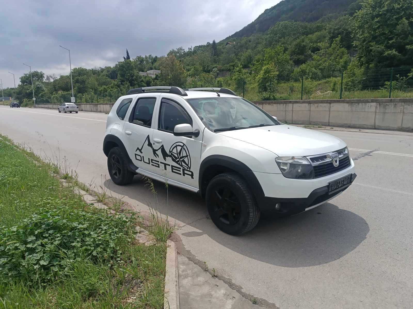 Dacia Duster 1.6 4x4 LPG - изображение 2
