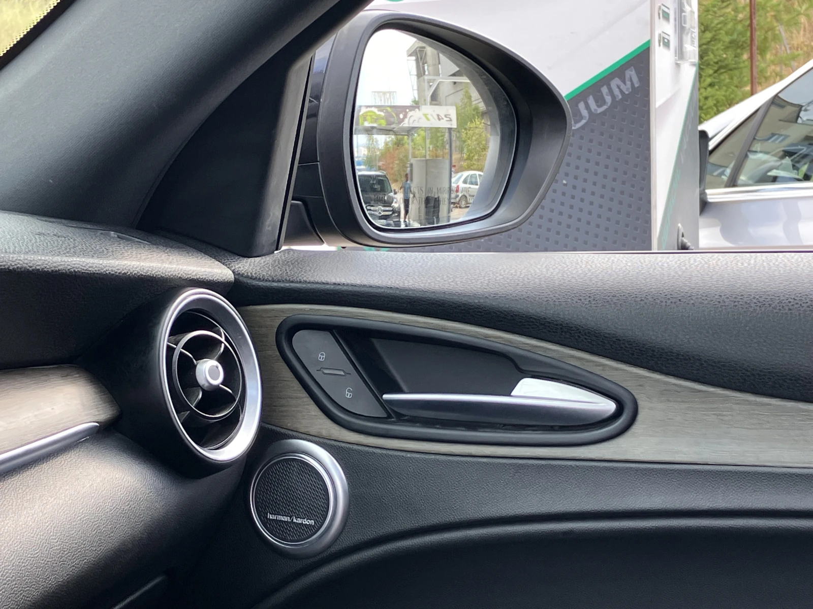 Alfa Romeo Stelvio TI-sport, Q4 | Mobile.bg   13