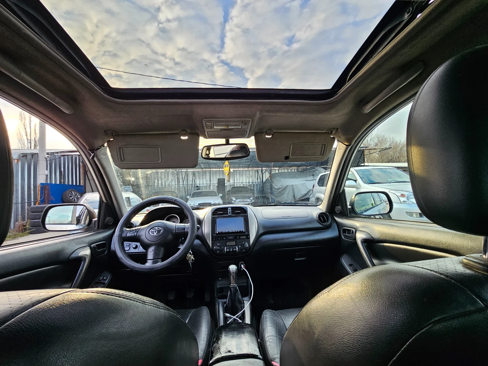 Toyota Rav4 2.0 D4D НАВИ. ТЕГЛИЧ КОЖА СТЪКЛЕН ТАВАН - изображение 6