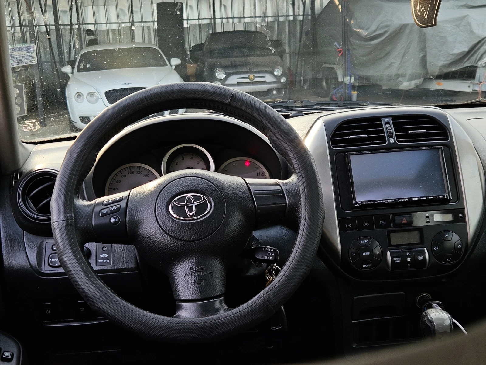 Toyota Rav4 2.0 D4D НАВИ. ТЕГЛИЧ КОЖА СТЪКЛЕН ТАВАН - изображение 8