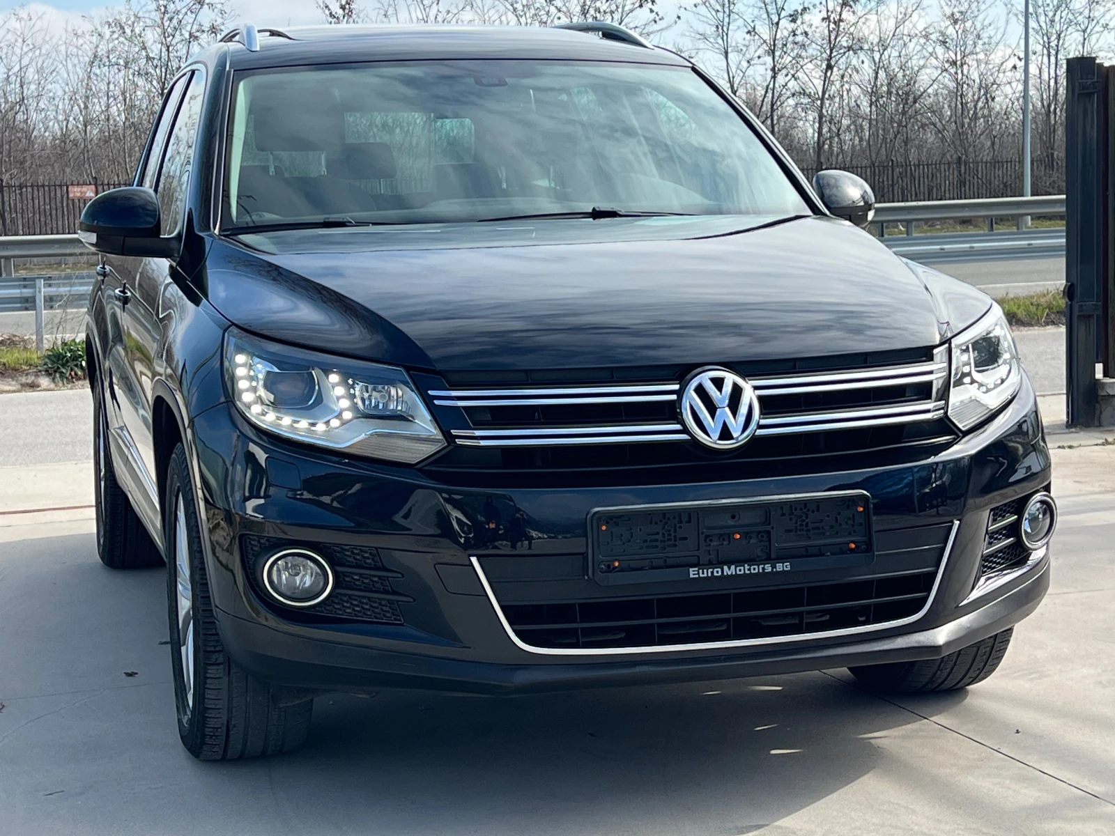 VW Tiguan 2.0TDI, 4-MOTION, NAVI+ CAMERA, PANO, KEY-GO, LED,, снимка 3 - Автомобили и джипове - 53784180