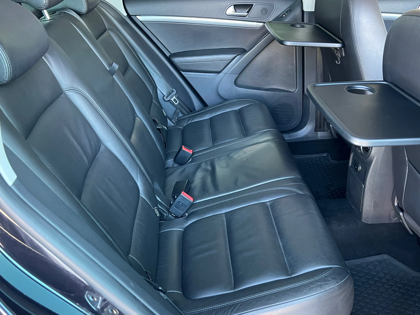 VW Tiguan 2.0TDI, 4-MOTION, NAVI+ CAMERA, PANO, KEY-GO, LED,, снимка 14 - Автомобили и джипове - 53784180