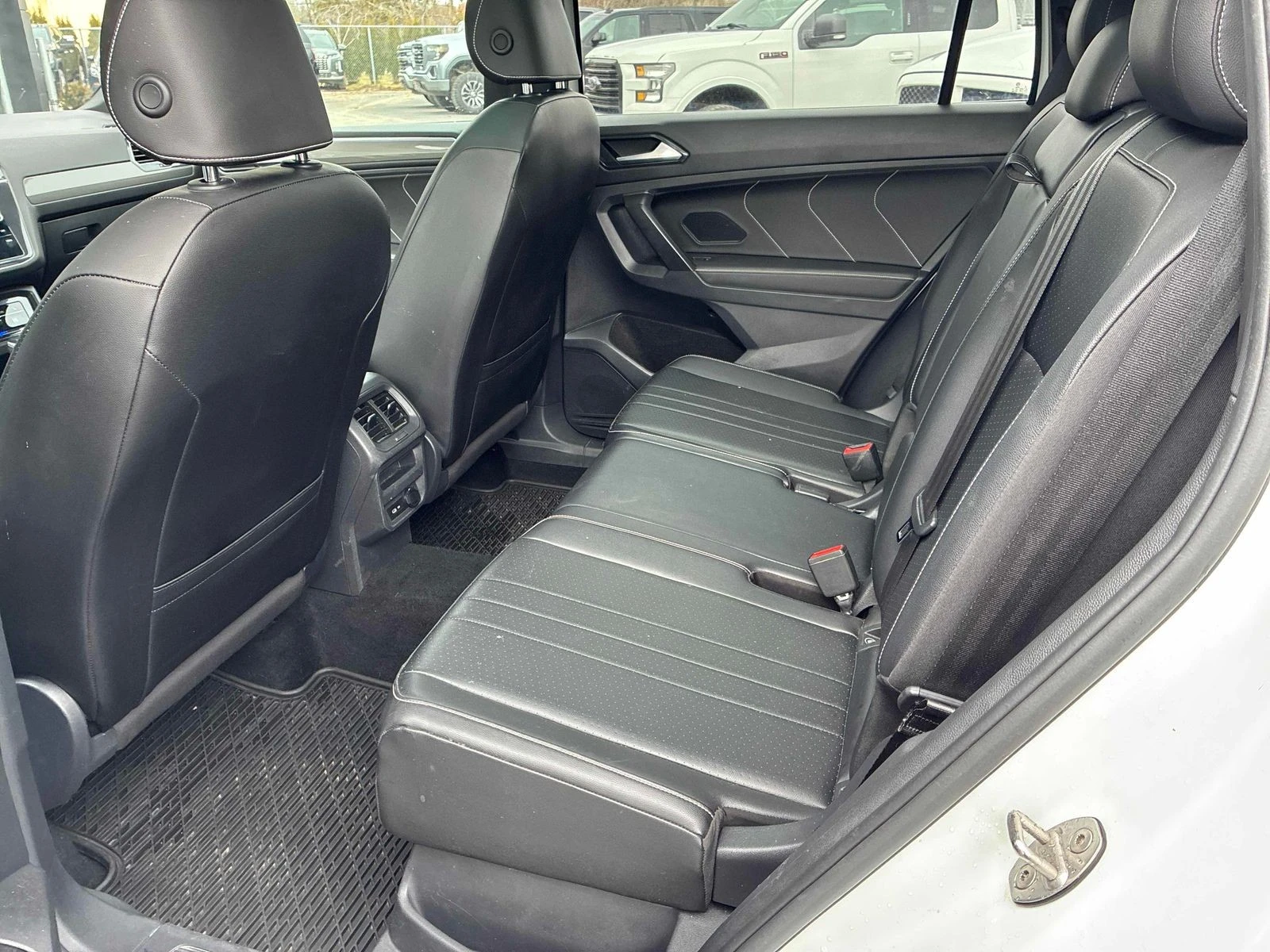 VW Tiguan РЕГИСТРАЦИЯ & ОБСЛУЖВАНЕ, снимка 11 - Автомобили и джипове - 54145752