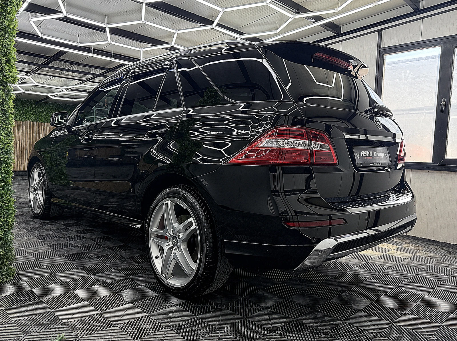 Mercedes-Benz ML 350 AMG/360-Kamera/PANORAMA/ПОДГРЕВ ОБДУХВАНЕ ЛИЗИНГ, снимка 4 - Автомобили и джипове - 55538828