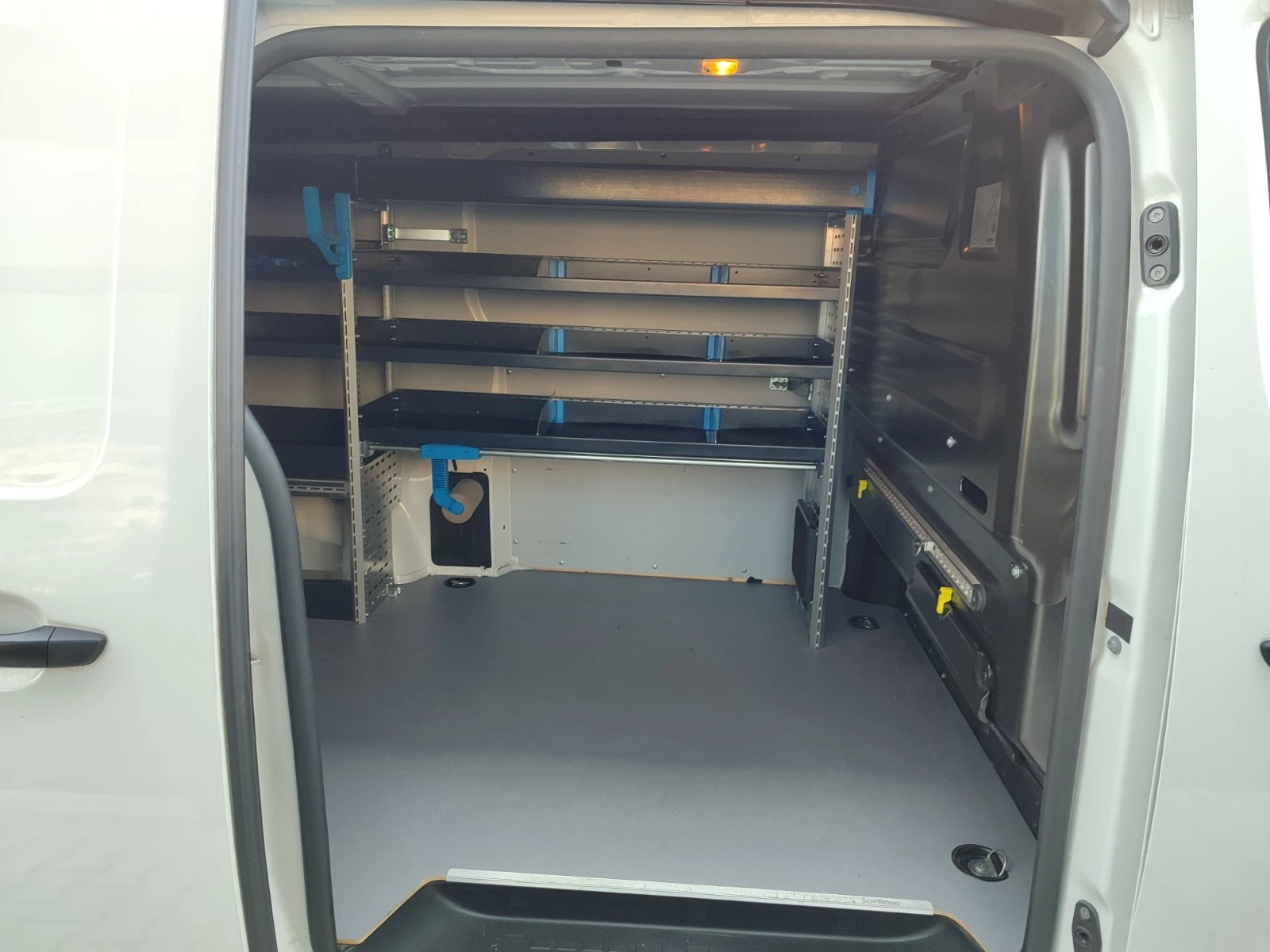 Peugeot Expert L3H1 Premium 2.0 Diesel (122hp) MT6, снимка 14 - Бусове и автобуси - 53731849