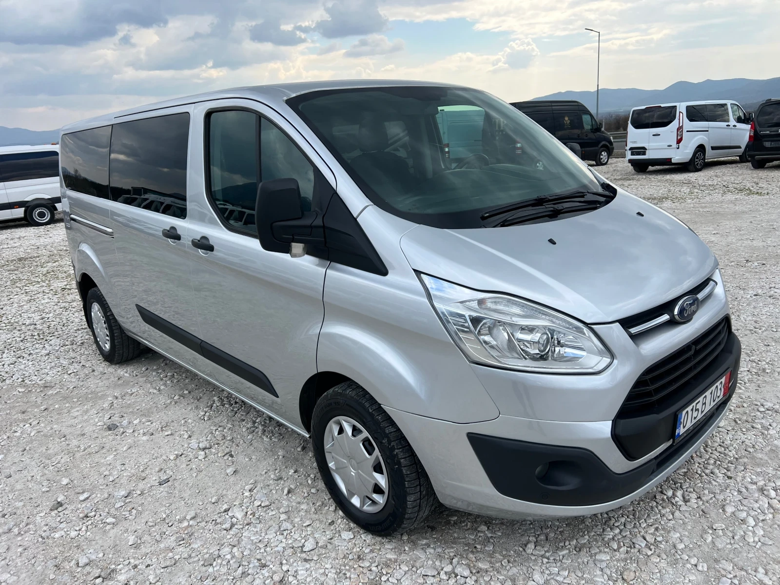 Ford Transit Custom 9 места Евро 6 В , снимка 2 - Бусове и автобуси - 53977813