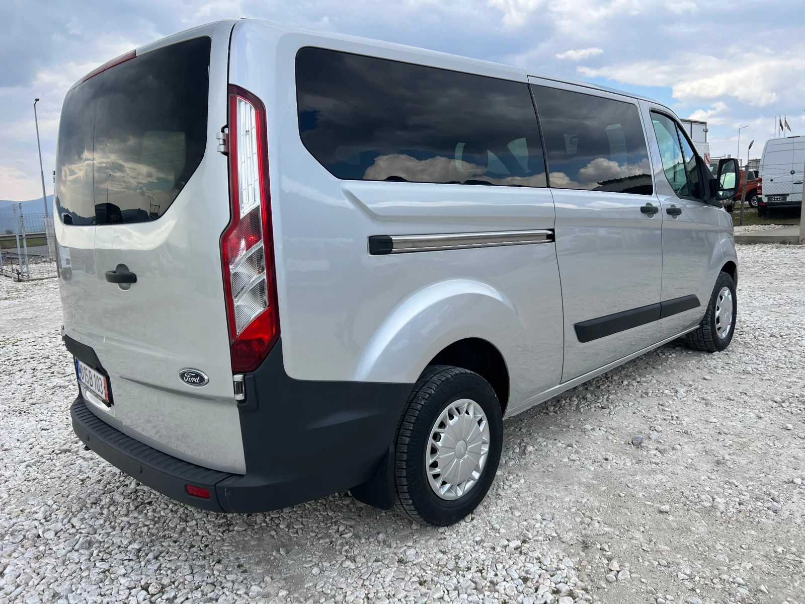 Ford Transit Custom 9 места Евро 6 В , снимка 8 - Бусове и автобуси - 53977813