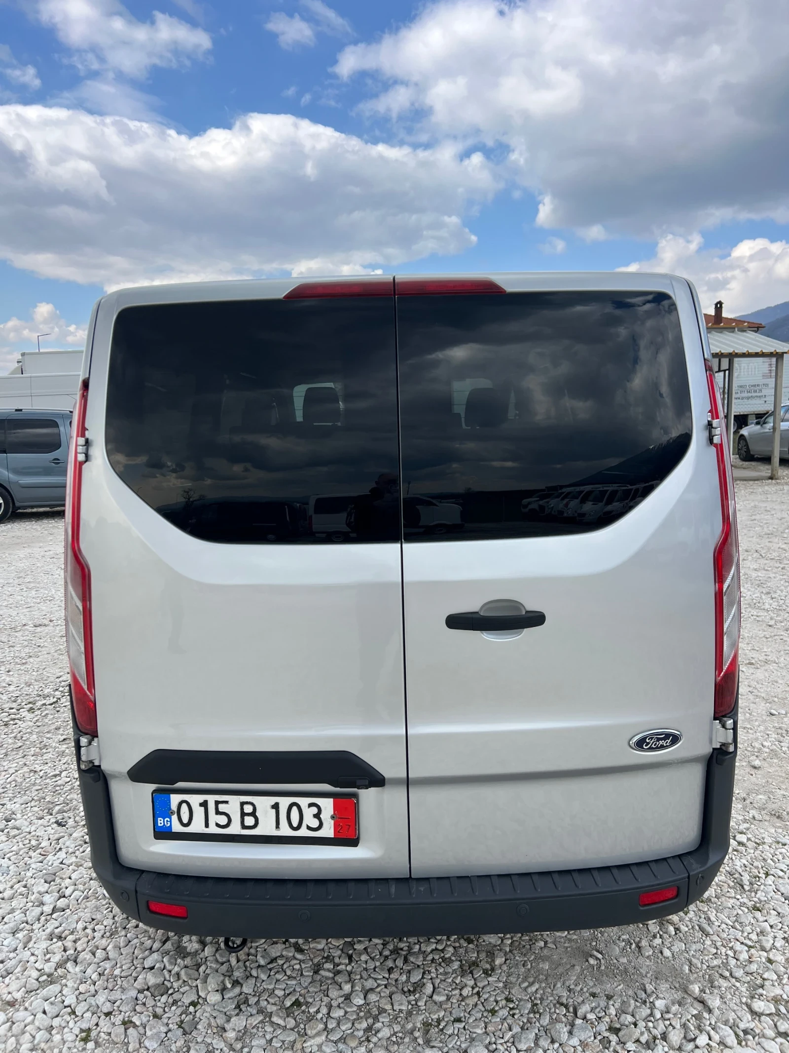 Ford Transit Custom 9 места Евро 6 В , снимка 7 - Бусове и автобуси - 53977813