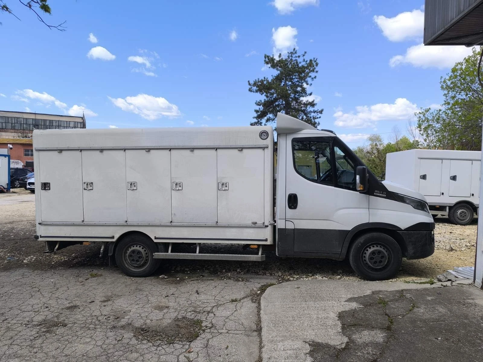 Iveco Daily Хладилен за разнос на сладоледи, снимка 2 - Бусове и автобуси - 54335244