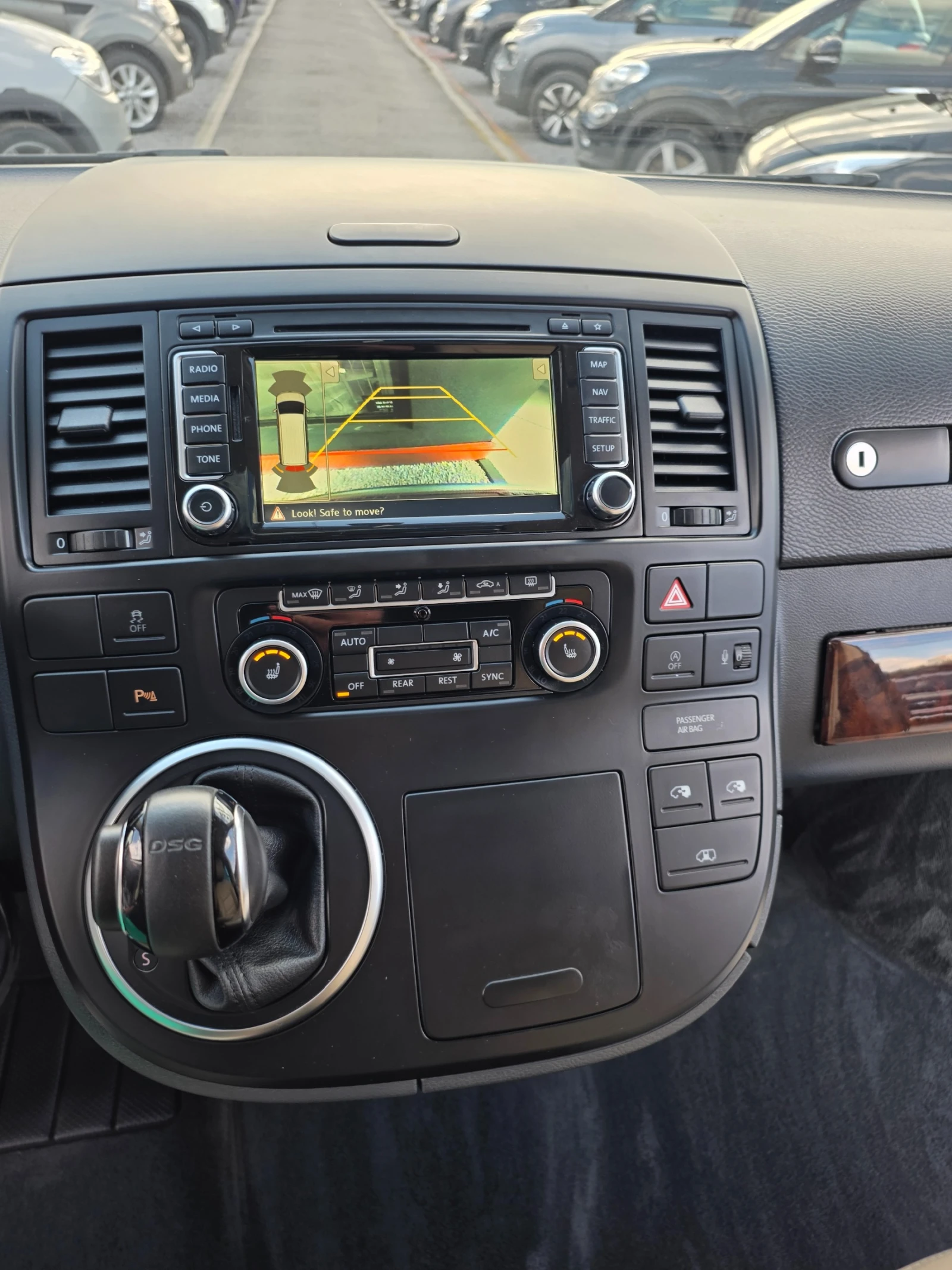 VW Multivan, снимка 12 - Бусове и автобуси - 54457404