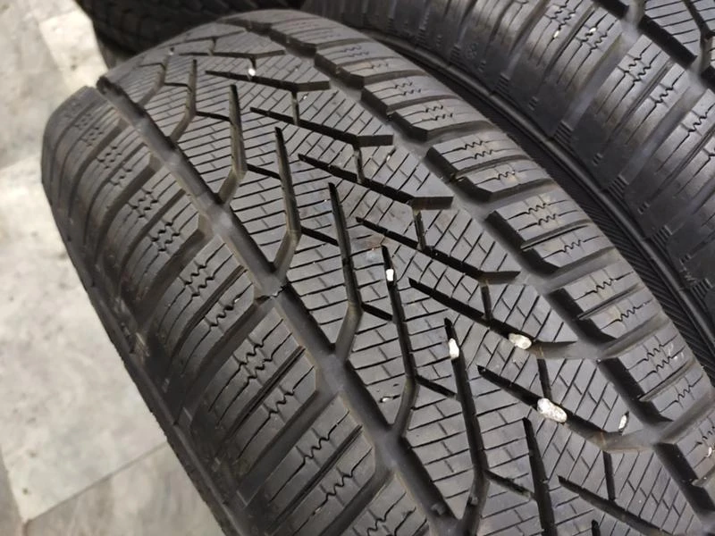 Гуми Зимни 195/65R15, снимка 4 - Гуми и джанти - 30170866