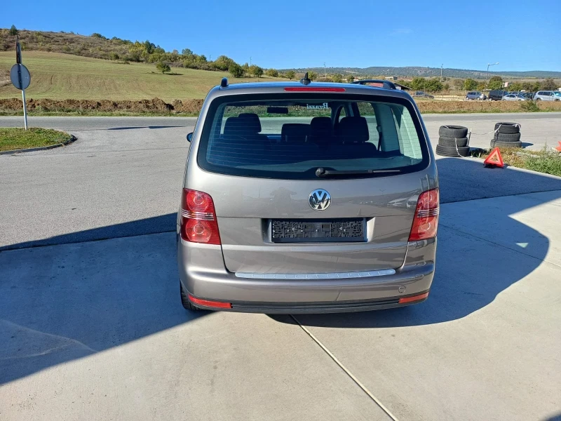 VW Touran 1.9 TDI, снимка 5 - Автомобили и джипове - 47608412