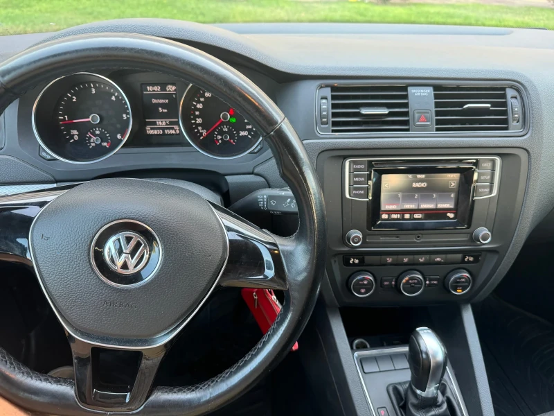 VW Jetta 2.0 TDI, снимка 5 - Автомобили и джипове - 48381618