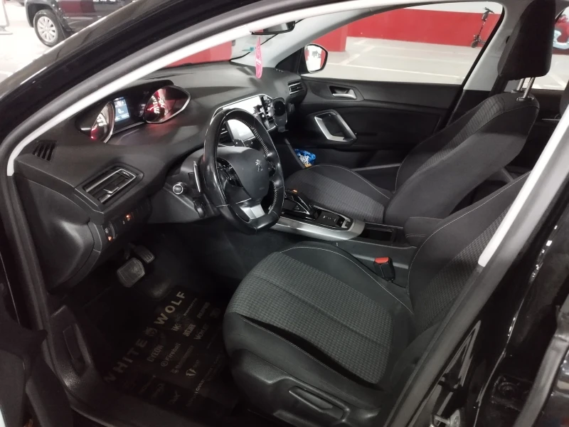 Peugeot 308 SW 1.5-130 EAT8-Усилена  газоразпр.верига, снимка 3 - Автомобили и джипове - 52392508