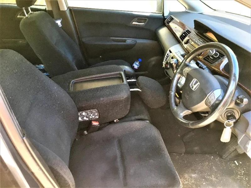 Honda Fr-v, снимка 5 - Автомобили и джипове - 51768262